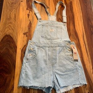 LEVI’S OVERALLS🤩 SIZE M